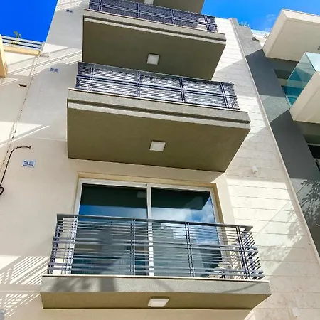 3 Bedroom Penthouse Near Paceville Party Area דירה *
